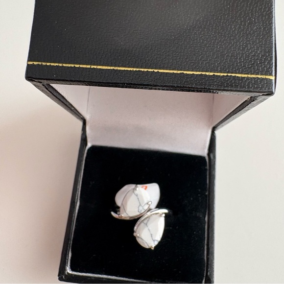 Bomb Party Jewelry - Bomb Party To Have & Hold Ring RG13258 Howlite Magnesite Rhodium Plating